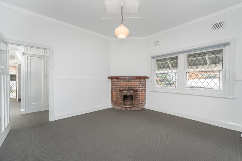 10 ROSE STREET, MEREWETHER, NSW 2291 AUS