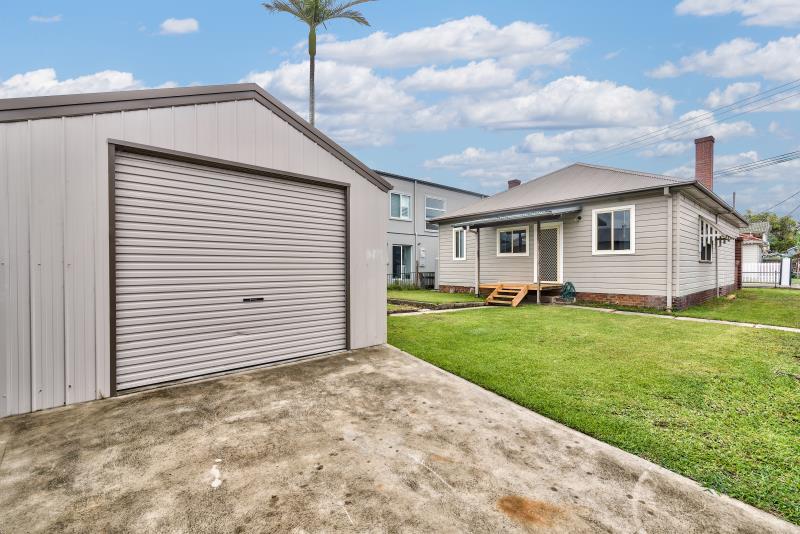 10 ROSE STREET, MEREWETHER, NSW 2291 AUS