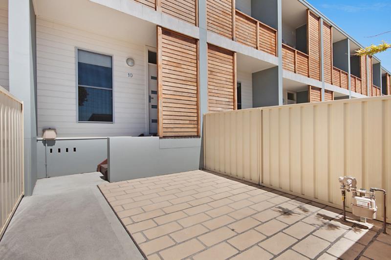 10/33 LONGWORTH AVENUE, WALLSEND, NSW 2287 AUS