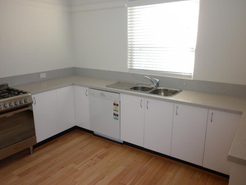 2/56 BAR BEACH AVENUE, THE JUNCTION, NSW 2291 AUS