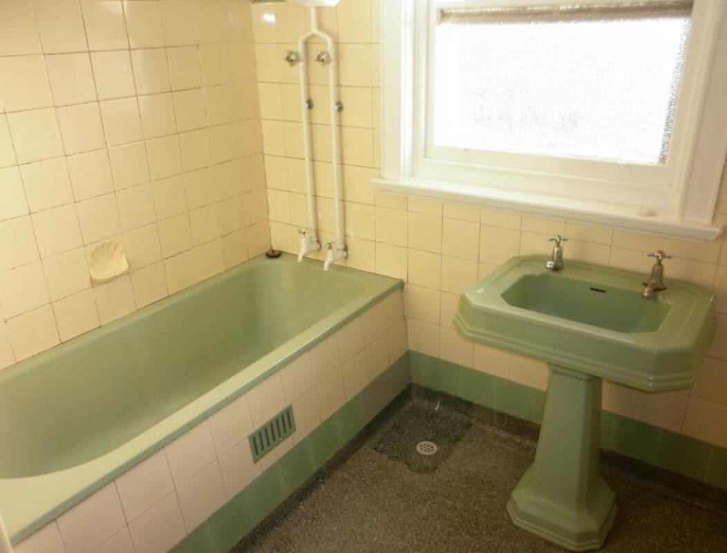2/56 BAR BEACH AVENUE, THE JUNCTION, NSW 2291 AUS