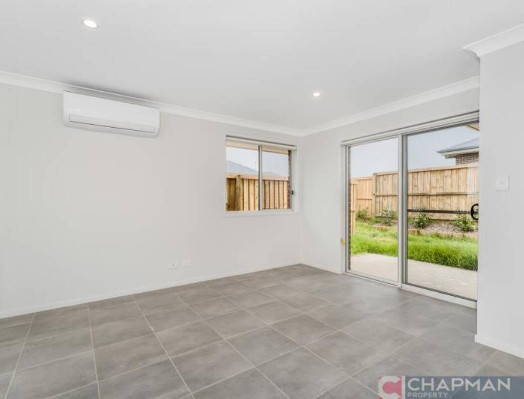 2/8 GLAUCA STREET, FLETCHER, NSW 2287 AUS