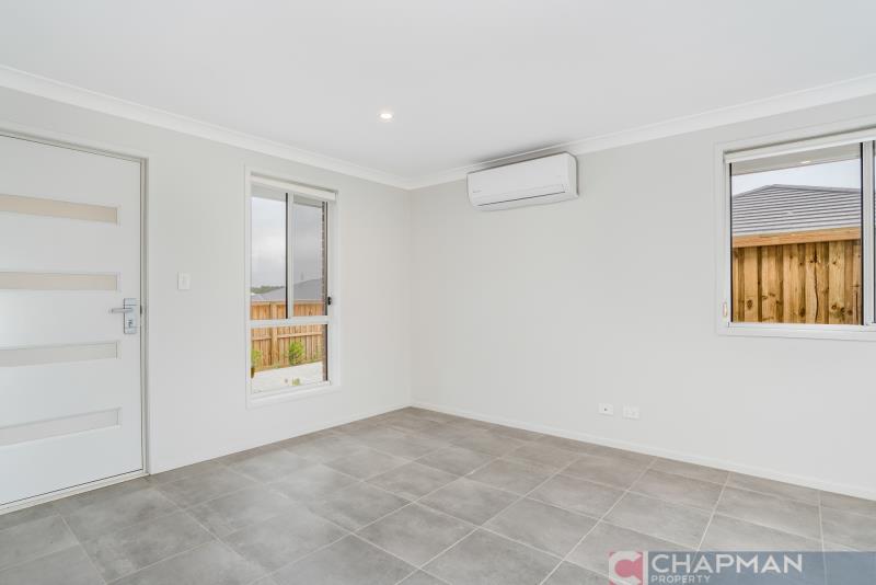 2/8 GLAUCA STREET, FLETCHER, NSW 2287 AUS
