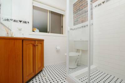 1 TRAFALGAR CRESCENT, VALENTINE, NSW 2280 AUS