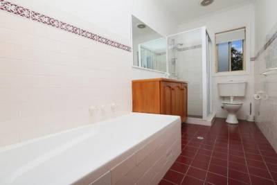 1 TRAFALGAR CRESCENT, VALENTINE, NSW 2280 AUS